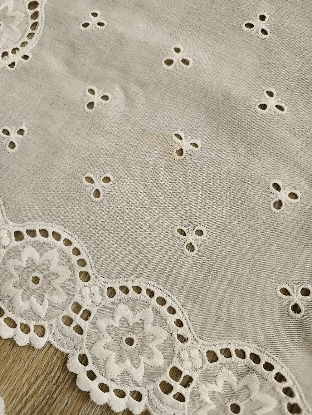 Vintage Lot of 3 Scallop Embroidered Napkins Placemats